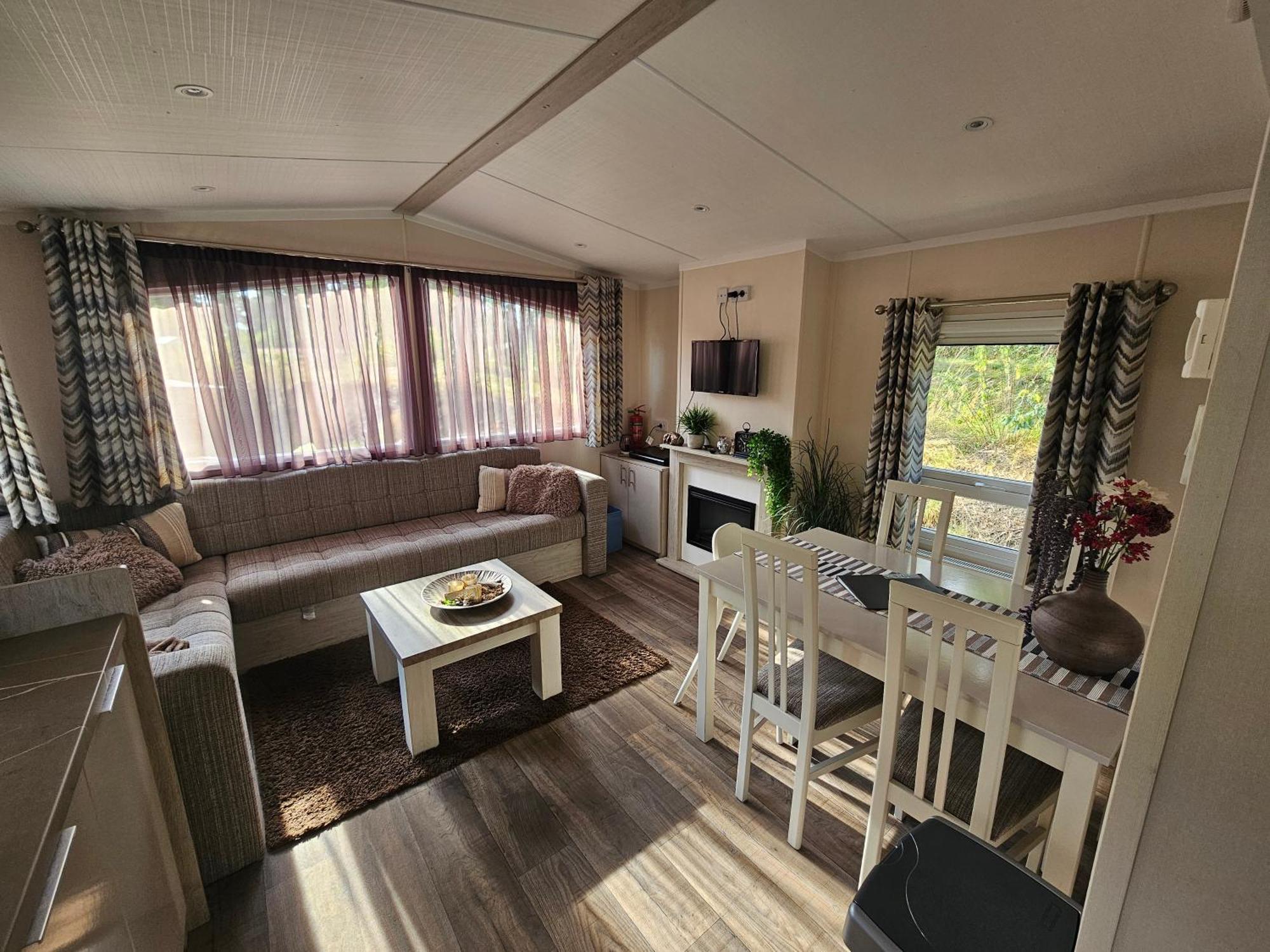 Luxe 4 Persoons Chalet Op 5 Sterren Camping Raalte Exteriör bild