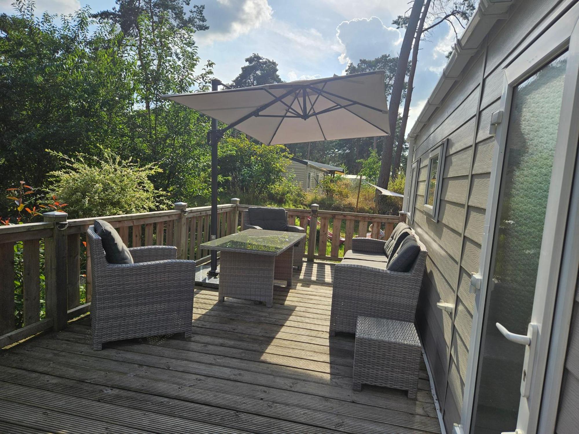 Luxe 4 Persoons Chalet Op 5 Sterren Camping Raalte Exteriör bild